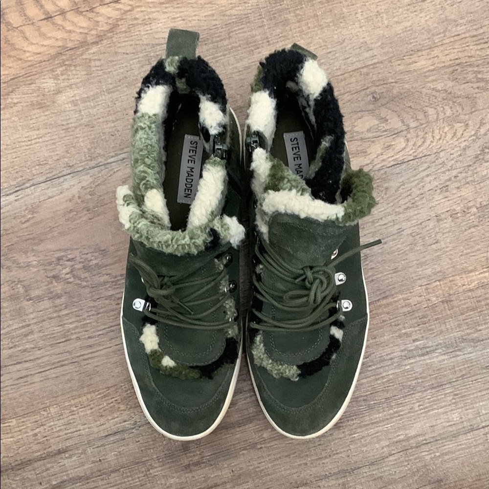 Steve Madden Green and Black Cozy Sneakers